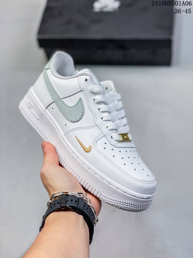 公司级耐克nike Air Force 1‘07 空军一号低帮百搭休闲运动板鞋。柔软、弹性十足的缓震性能和出色的中底设计，横跨复古与现代的外型结合，造就出风靡全