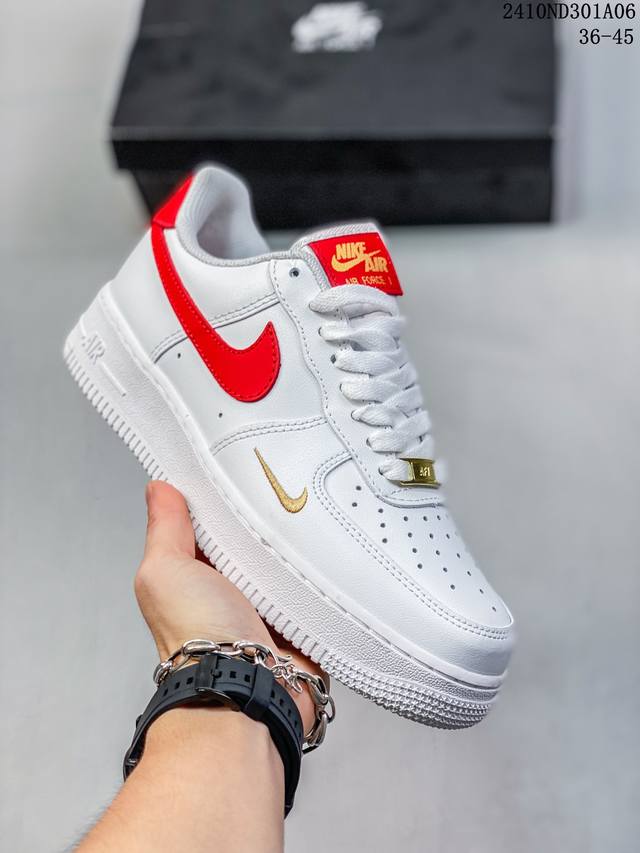 公司级耐克nike Air Force 1‘07 空军一号低帮百搭休闲运动板鞋。柔软、弹性十足的缓震性能和出色的中底设计，横跨复古与现代的外型结合，造就出风靡全