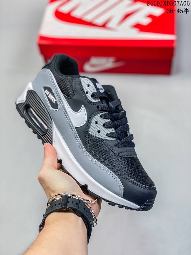 耐克 Nike Air Max 90 Essential 运动鞋气垫缓震跑步鞋 秉承该系列非凡缓震性能，缔造出众舒适穿着感与高级牛剖层革、人造革与织物组合鞋面，