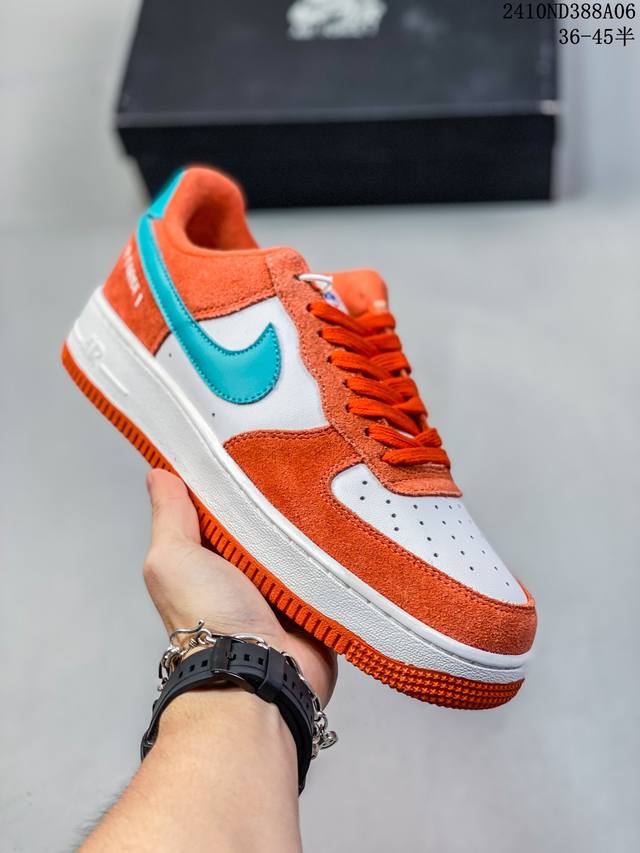 公司级耐克nike Air Force 1‘07 空军一号低帮百搭休闲运动板鞋。柔软、弹性十足的缓震性能和出色的中底设计，横跨复古与现代的外型结合，造就出风靡全