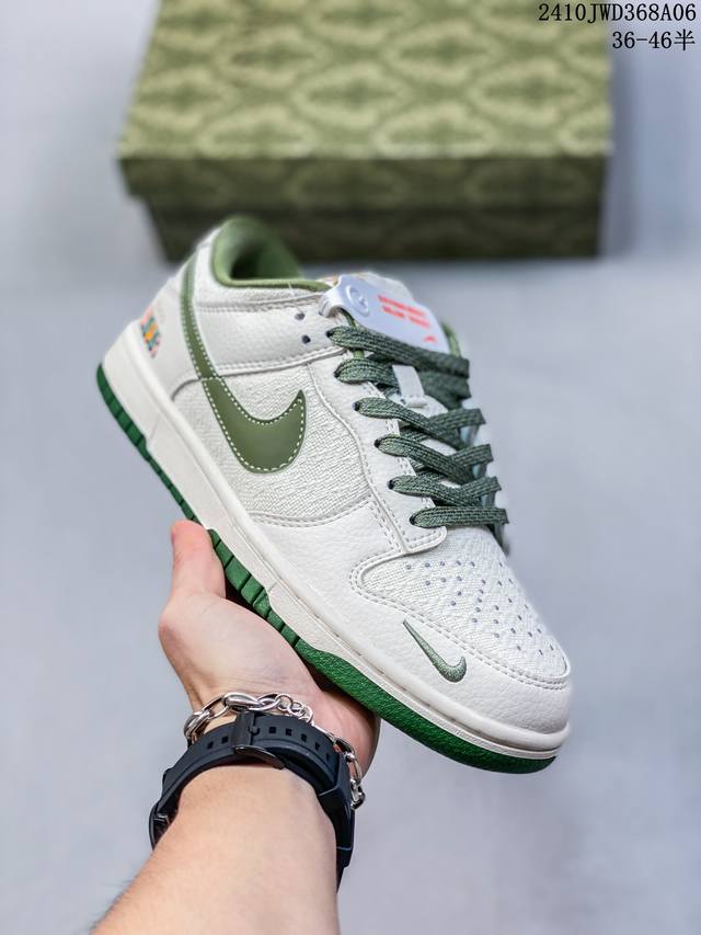 Nike Dunk Sb Low 定制配色 Dunk Sb顾名思义，具有经典的dunk血缘，又注入了更多的时尚元素。相较于普通的dunk滑板鞋，改良版的dunk