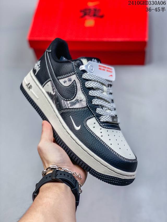 公司级耐克nike Air Force 1‘07 空军一号低帮百搭休闲运动板鞋。柔软、弹性十足的缓震性能和出色的中底设计，横跨复古与现代的外型结合，造就出风靡全