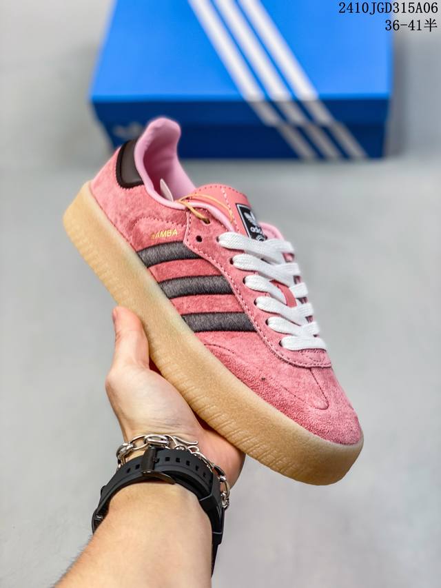 Adidas Originals Sambae W 百搭单品 复古桑巴板鞋 这款桑巴鞋展示了高质量的工艺 带有装饰的超锁缝制和无缝的手感 柔软、柔软的皮革造型和