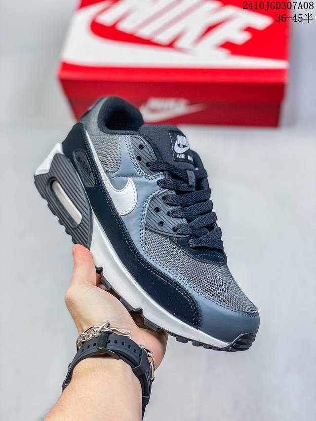 耐克 Nike Air Max 90 Essential 运动鞋气垫缓震跑步鞋 秉承该系列非凡缓震性能，缔造出众舒适穿着感与高级牛剖层革、人造革与织物组合鞋面，