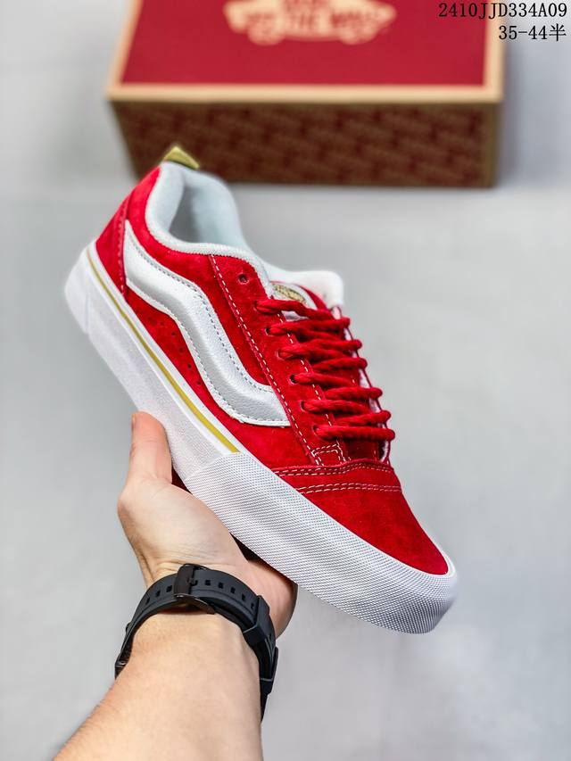 中国红面包鞋来了～ Vans Knu-Skool Vr3 Lx 万斯低帮复古休闲硫化板鞋 肥胖版大logo 原版全皮猪八面料 尺码：35 36 36.5 37