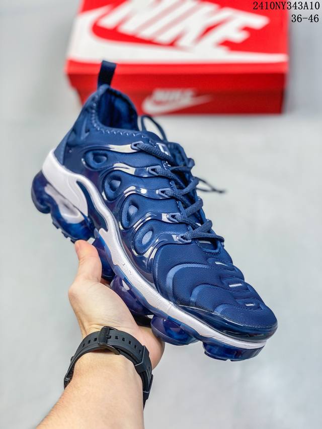 Nike 耐克 男女子休闲鞋气垫缓震跑步鞋 Air Max Plus 运动鞋 造型超讨喜！鞋面以帆布和织物材质包裹，保证了轻薄透气，更适合夏季穿着。鞋侧 鱼骨