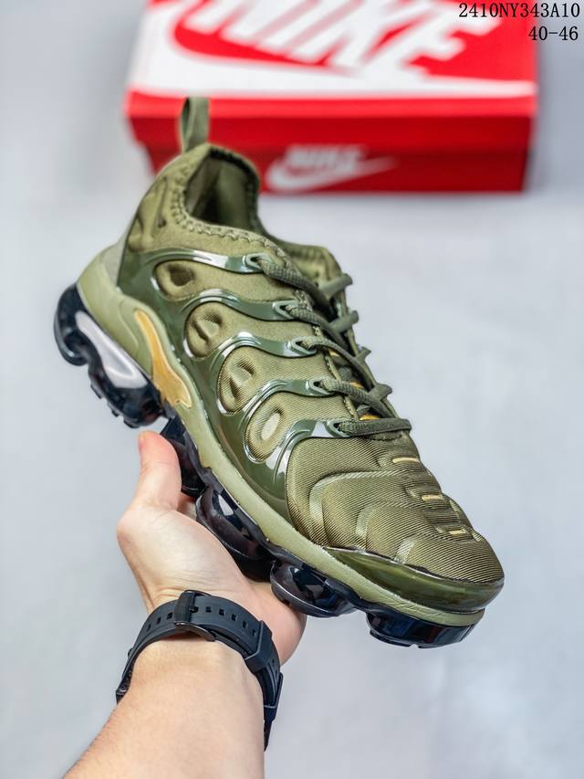 Nike 耐克 男女子休闲鞋气垫缓震跑步鞋 Air Max Plus 运动鞋 造型超讨喜！鞋面以帆布和织物材质包裹，保证了轻薄透气，更适合夏季穿着。鞋侧 鱼骨