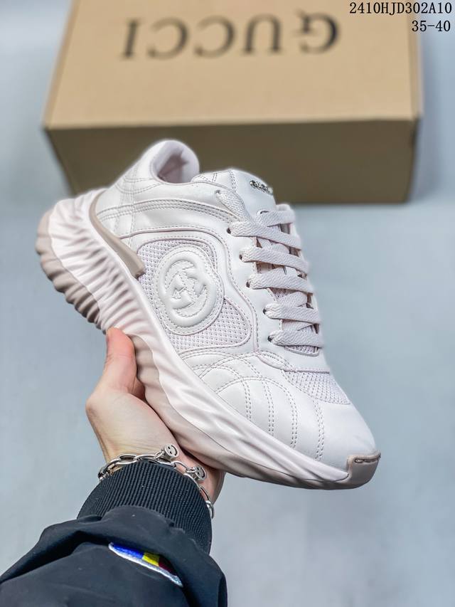 公司级高奢品牌 古驰 Gucci Embossed Platform With Chunky Sneaker 厚底系列低帮松糕百搭皮革休闲运动小白板鞋“皮革燕麦