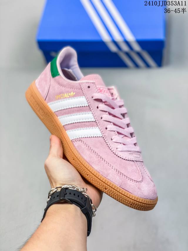 阿迪达斯 Adidas Handball Spezial 三叶草学院风复古休闲德训板鞋 橡胶底柔软绒面革经典运动鞋男女士鞋 圆头、缝合拼接设计、正面绑带、鞋舌部