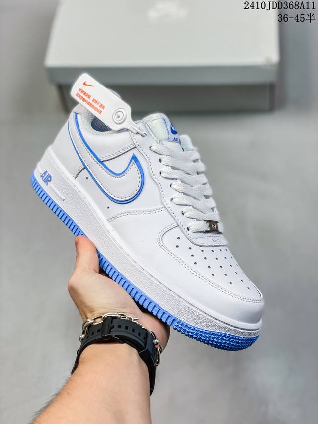 公司级带半码耐克nike Air Force 7 空军一号低帮百搭休闲运动板鞋。柔软、弹性十足的缓震性能和出色的中底设计，横跨复古与现代的外型结合，造就出风靡全