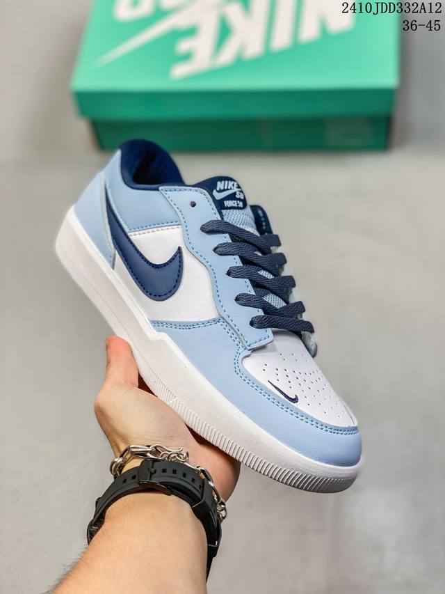 正确无色差版本 Nike Sb Force 58 是一款将前沿创新带入街头的单品，它具有硫化杯底，具有出色的耐用性和灵活性。在饰面上放置通风口，它自始至终都融入