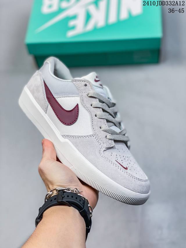 正确无色差版本 Nike Sb Force 58 是一款将前沿创新带入街头的单品，它具有硫化杯底，具有出色的耐用性和灵活性。在饰面上放置通风口，它自始至终都融入