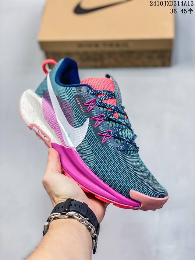 公司级nike Reactx Pegasus Trail 5 Next Nature 越野跑步鞋 登月兼顾迅疾外观和稳固脚感 后跟覆面和中足动态支撑巧妙融合 缔