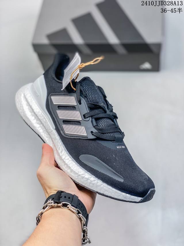 阿迪达斯adidas Pureboost 23 爆米花缓震中底跑步鞋 实拍首发 鞋面以织编材质为基底 后及跟脚趾处融全入新设计 通过格网印刷支将撑材料于附鞋面上