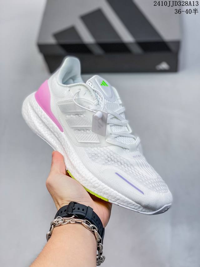 阿迪达斯adidas Pureboost 23 爆米花缓震中底跑步鞋 实拍首发 鞋面以织编材质为基底 后及跟脚趾处融全入新设计 通过格网印刷支将撑材料于附鞋面上