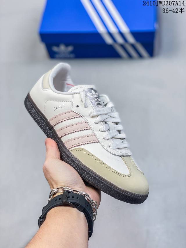 阿迪达斯 德训鞋 Adidas Originals Samba Og Shoes 经典运动鞋小白鞋 T头鞋 彰显休闲摩登风情的时尚经典鞋。它诞生于50年代的足球