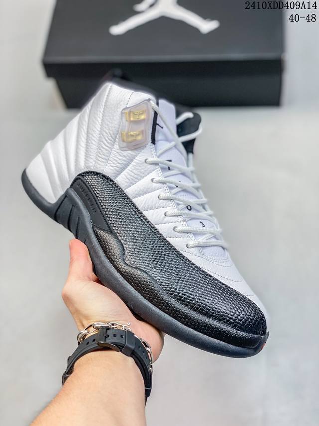 Air Jordan 12“Taxi”终于回归！ 作为mj第二个三连冠的元年总冠军战靴，这款 Air Jordan 12 Taxi 将不对称的鞋身轮廓鲜明展现，