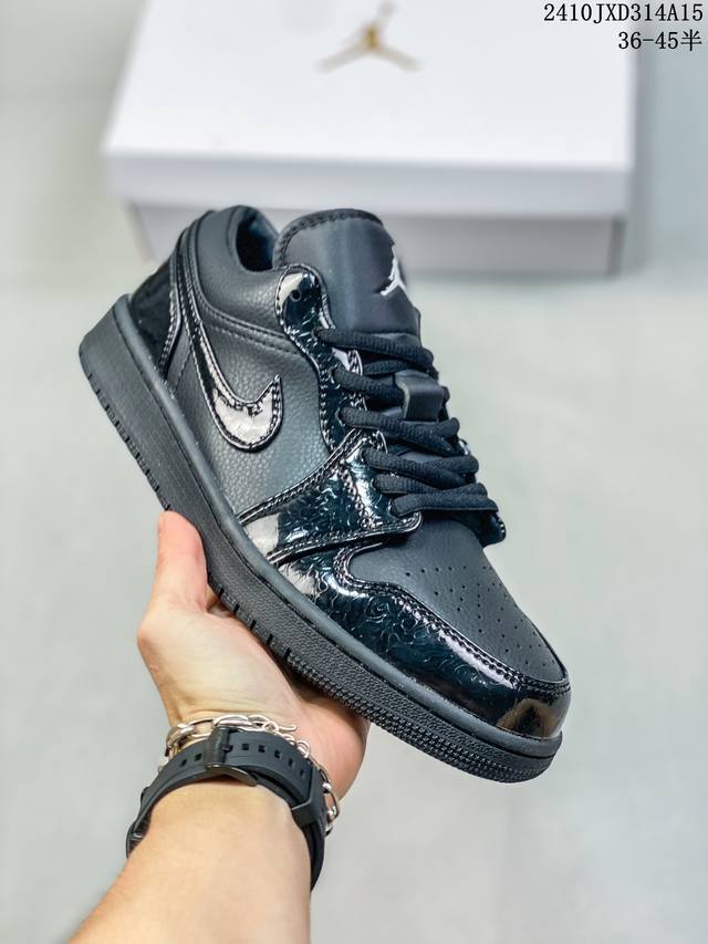 公司级air Jordan 1 Low Aj1乔1低帮休闲板鞋 同步官方配色 官方货号:Hj7743-010 尺码:36 36.5 37.5 38 38.5 3