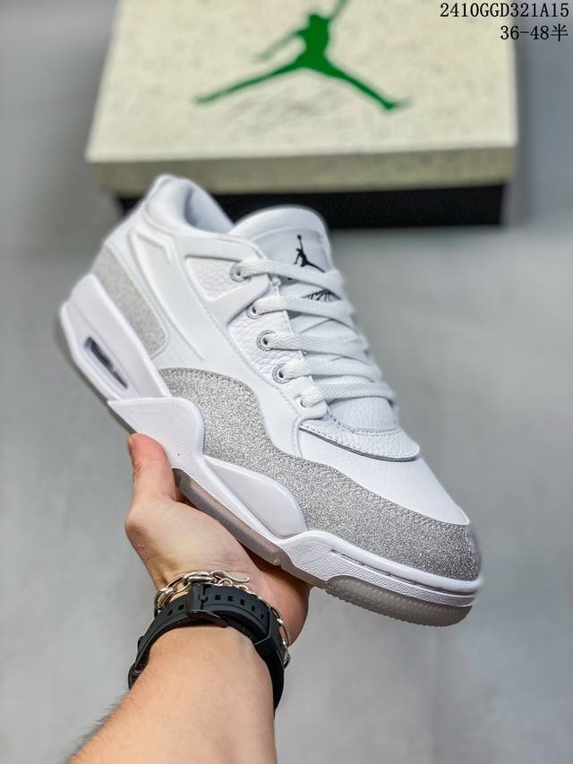 F版纯原 Air Jordan Aj4 Rm 重制版低帮复古篮球鞋 满天星白银 Hq3441-111 采用了低帮的设计 并保留了众多aj4的经典元素 鞋身以皮革