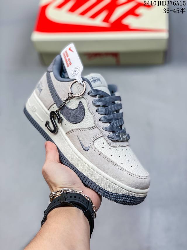 海外限量发售！公司级nike Air Force 1 '07 Low “斯图西联名--米灰黑猪八”空军一号 低帮 运动鞋 休闲鞋 折边针车 工艺难度大 原楦头原