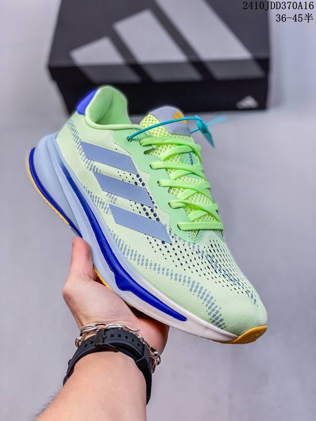 阿迪达斯adidas Alphaedge 4D M 针织呼吸面休闲运动慢跑鞋 鞋面以经典跑鞋 Zx 4000 为蓝本打造。为了带来更好的穿着脚感并适应 4D 的