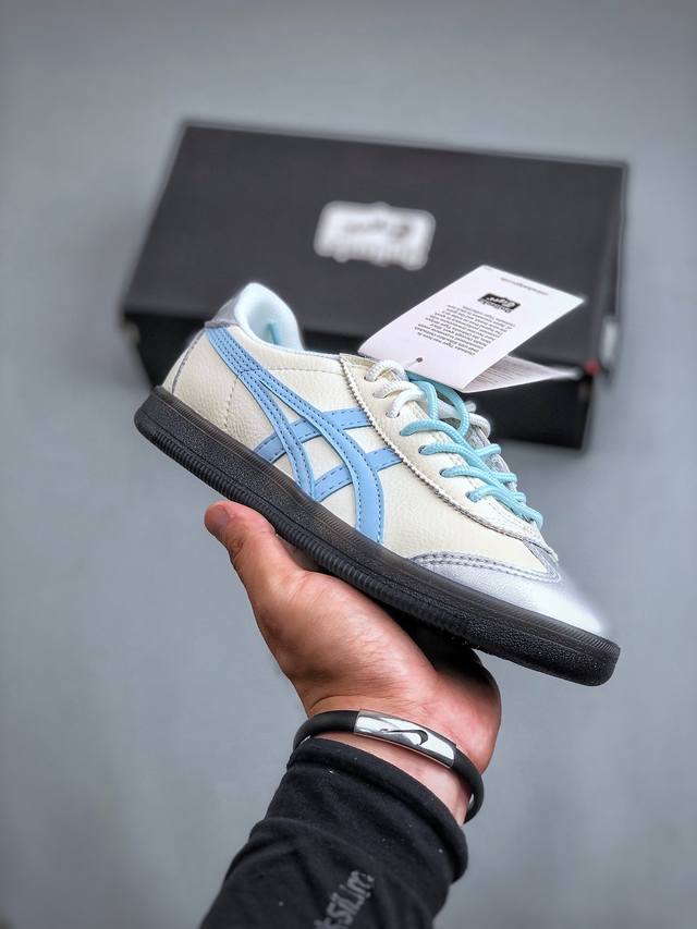 Onitsuka Tiger Tokuten Yc复古低帮休闲跑鞋 实拍首发 Tokuten的灵感来源于80年代的室内用鞋 T-Toe前足补强设计 室内鞋的橡胶