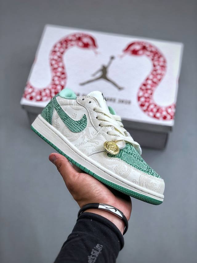 Nike Air Jordan 1 Low“蛇年限定” 原装级产物拒绝公底 立体鞋型 细节完美 高清洁度 购置公司同步原材料 原汁原味 忠于原版 货号：Hf31