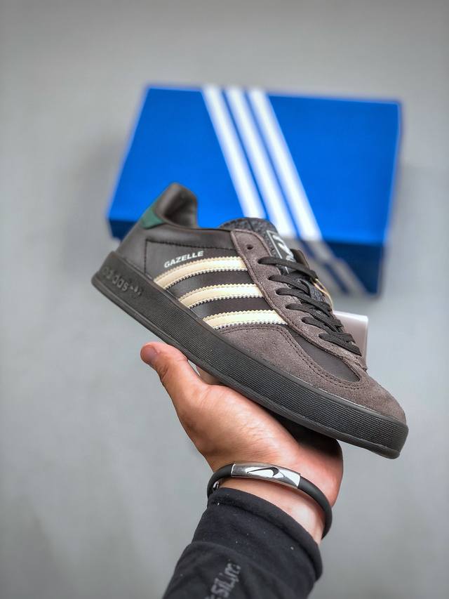 Adidas Originals Gazelle Indoor 黑棕三叶草休闲防滑耐磨低帮板鞋货号 Ih0374 尺码：35-45 半