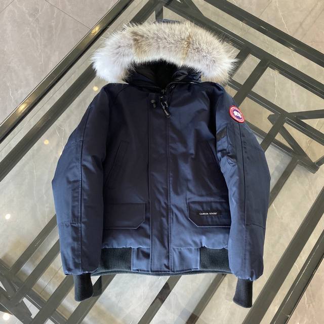 顶级版本，天花板 Canada Goose 加拿大鹅 01款 Chilliwack系列飞行员夹克7999L 普京同款, 连帽抗寒羽绒服, 冬天必备。 随意搭配卫