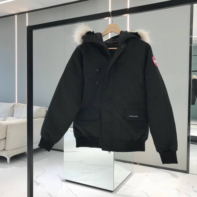 顶级版本，天花板 Canada Goose 加拿大鹅 01款 Chilliwack系列飞行员夹克7999L 普京同款, 连帽抗寒羽绒服, 冬天必备。 随意搭配卫 - 点击图像关闭