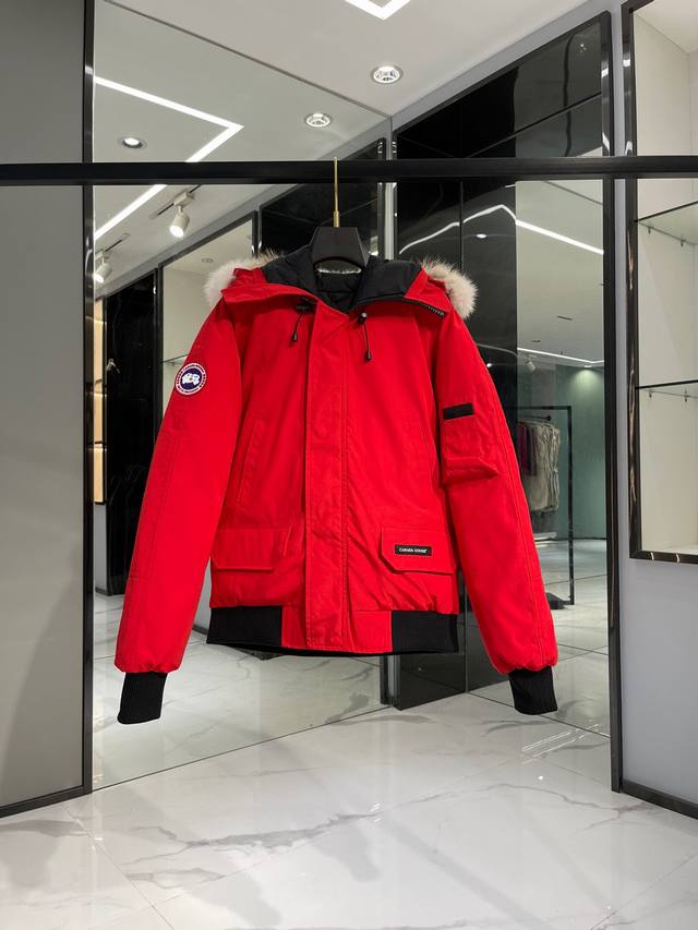 顶级版本，天花板 Canada Goose 加拿大鹅 01款 Chilliwack系列飞行员夹克7999L 普京同款, 连帽抗寒羽绒服, 冬天必备。 随意搭配卫