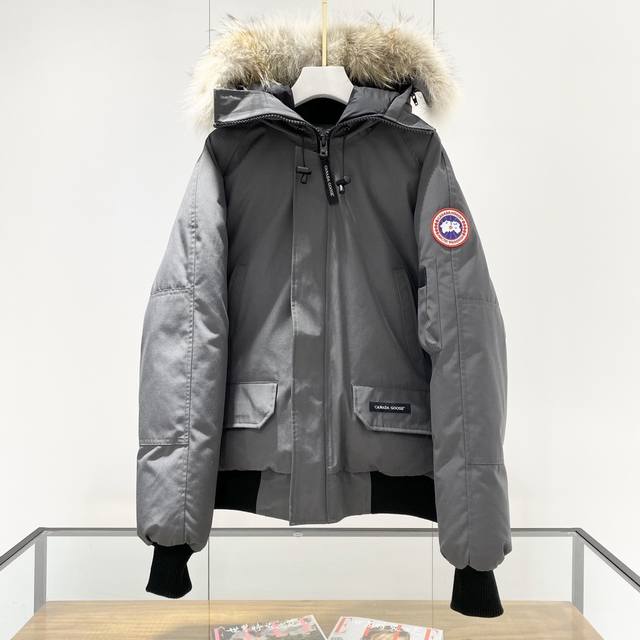 顶级版本，天花板 Canada Goose 加拿大鹅 01款 Chilliwack系列飞行员夹克7999L 普京同款, 连帽抗寒羽绒服, 冬天必备。 随意搭配卫