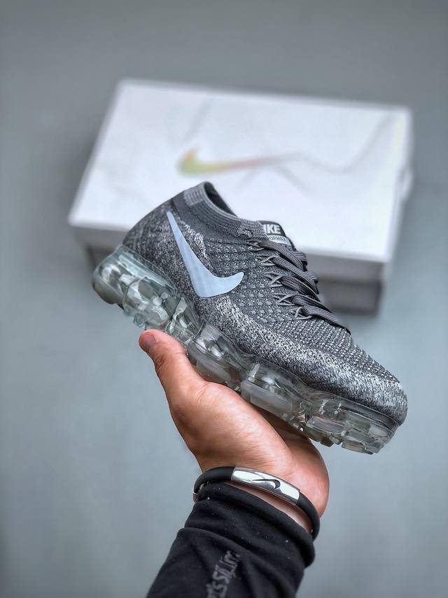 Nike Vapormax Flyknit 耐克飞织透气休闲全掌大气垫跑鞋 849557-002 #鞋款鞋面依然采用flyknit材质提供出色的舒适度和透气性。