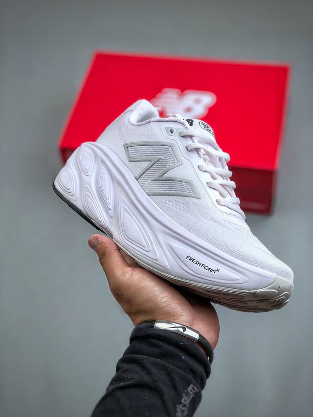 New Balance Nb Fresh Foam X More V4 舒适跑鞋凭借fresh Foam More，该系列的全新产品fresh Foam X M