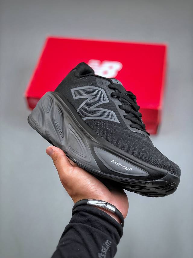 New Balance Nb Fresh Foam X More V4 舒适跑鞋凭借fresh Foam More，该系列的全新产品fresh Foam X M