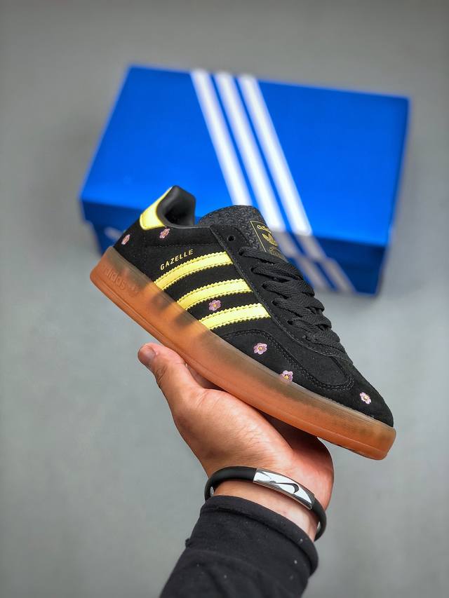 Adidas Gazelle Indoor Trainers 羚羊内训系列低帮复古百搭休闲运动德训风板鞋“黑黄粉小雏菊刺绣版”If4490 尺码：35-45 半