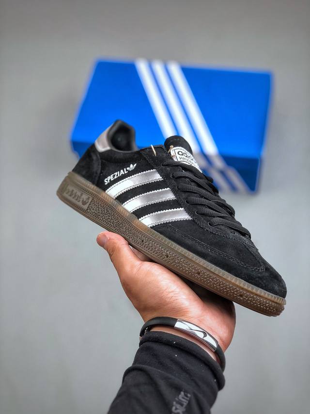 Adidas Originals Handball Spzl 手球运动员系列百搭休闲运动板鞋 Jp5356 这款来自阿迪达斯的这款handball Spzl前身