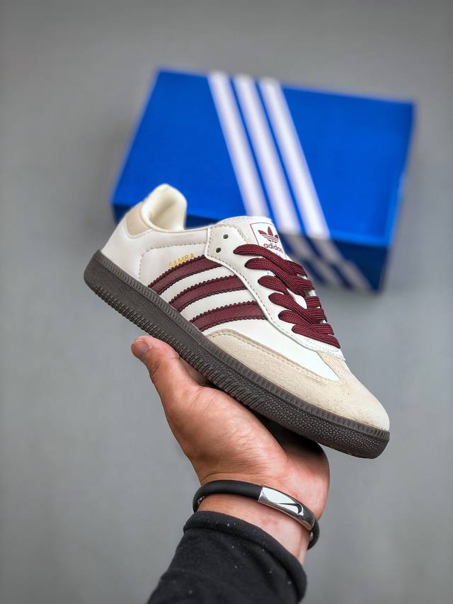 Adidas Samba Og 白色此款以简约大方的造型设计，给人以随性休闲的时尚格调，穿着舒适轻便，运动灵活自如，满足日常个性穿搭。货号：Ig 7 尺码：36