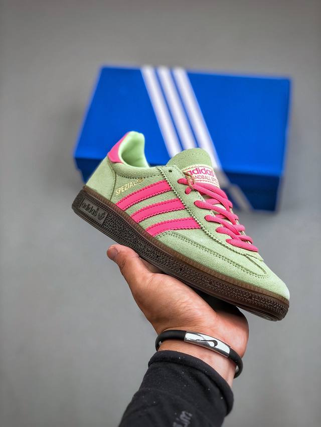 Adidas Originals Samba Handball Spezial 此款以简约大方的造型设计，给人以随性休闲的时尚格调，穿着舒适轻便，运动灵活自如，