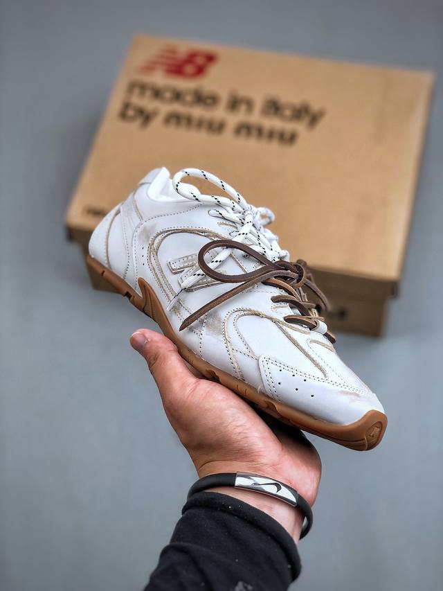 意大利奢侈品牌 缪缪miu Miu X Nb新百伦new Balance 530 Sl Leather Sneakers系列低帮经典复古休闲运动慢跑鞋 尺码：3