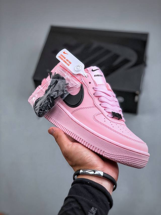 Nike Air Force1 少女粉 #原楦头原纸板 打造纯正空军版型 #专注外贸渠道 全掌内置蜂窝气垫 #原盒配件 原厂中底钢印、拉帮完美 货号：Dv346