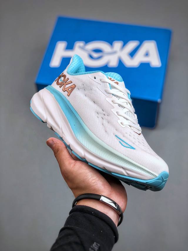 Hoka W Clifton 9克里夫顿9代专业性能减震公路跑步鞋 作为克利夫顿系列中的新款 克利夫顿 9提供比其前身更柔软的运动体验 基于使 Clifton