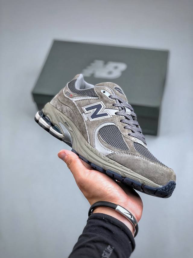 New Balance Ml2002 系列复古老爹风休闲鞋情侣百搭慢跑鞋运动鞋 Ml2002Rc 采用固色猪巴革拼接透气网眼织物鞋面材质 T-Beam大底提供足