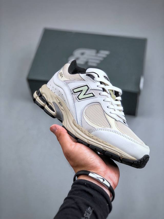 New Balance Ml2002 系列复古老爹风休闲鞋情侣百搭慢跑鞋运动鞋 Ml2002Rc 采用固色猪巴革拼接透气网眼织物鞋面材质 T-Beam大底提供足