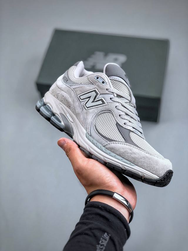 New Balance Ml2002 系列复古老爹风休闲鞋情侣百搭慢跑鞋运动鞋 Ml2002Rc 采用固色猪巴革拼接透气网眼织物鞋面材质 T-Beam大底提供足