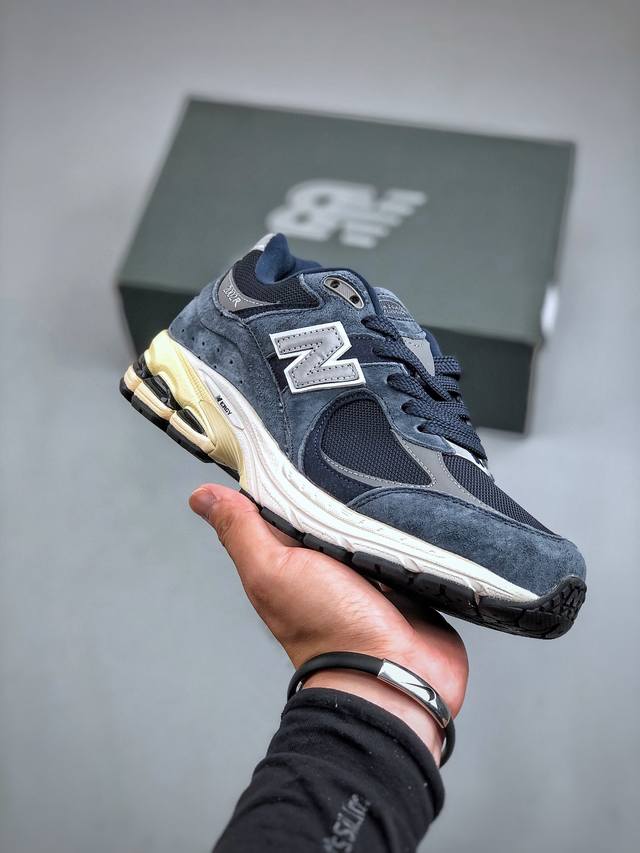 New Balance Ml2002 系列复古老爹风休闲鞋情侣百搭慢跑鞋运动鞋 Ml2002Rc 采用固色猪巴革拼接透气网眼织物鞋面材质 T-Beam大底提供足