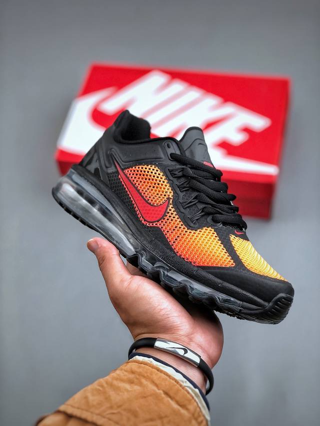 Nike Air Max 2013 耐克复古透气网布气垫跑鞋 搭配全掌式 Max Air 气垫，为步伐注入充沛活力。半透明中底和外底，为整体造型画龙点睛，打造舒