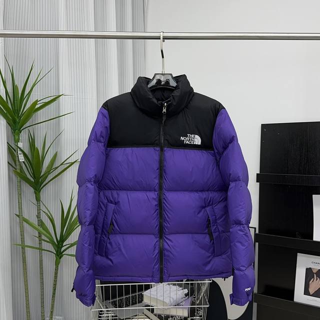 顶级版本，随意对比』 The North Face 北面nuptse 1996经典款羽绒服-帝王紫 The North Face 的字面含义为山的最寒冷、最艰难