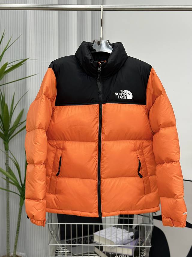 顶级版本，随意对比』 The North Face 北面nuptse 1996经典款羽绒服-暴力橙 The North Face 的字面含义为山的最寒冷、最艰难