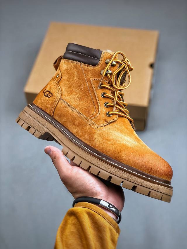 新货ugg 2024秋冬新品 男女同款户外中帮休闲马丁靴雪地靴系列 #情侣款设计 代购专供品质 面料采用进口头层牛皮材质 鞋内里采用毛茸一体内里保暖锁热。外置防